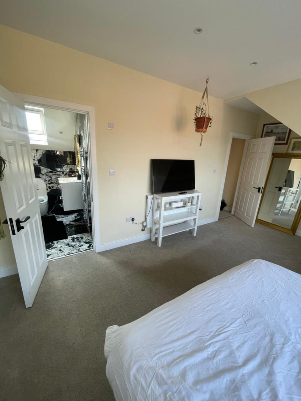 Photo of the whole room, Evening entertainment