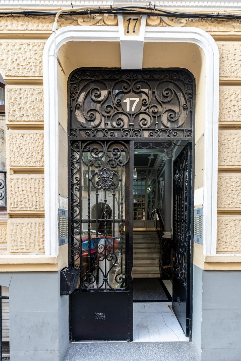Facade/entrance