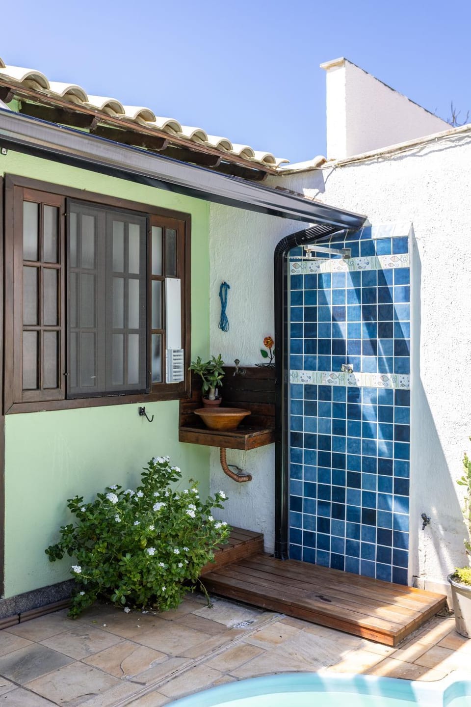 Shower, Swimming pool