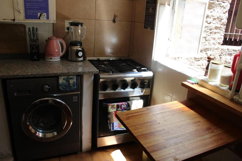 Coffee/tea facilities, Kitchen or kitchenette, dishwasher, oven, dryer