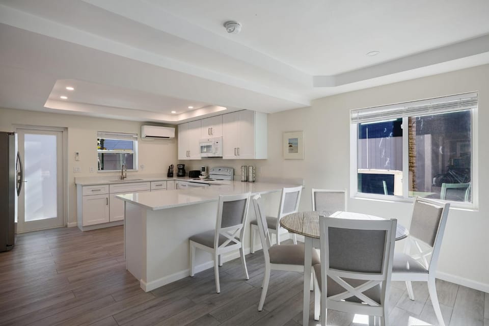 Renovated Ground Floor 2BR Residence with Pool and Spa at Margarita Mansion House in Estero Island