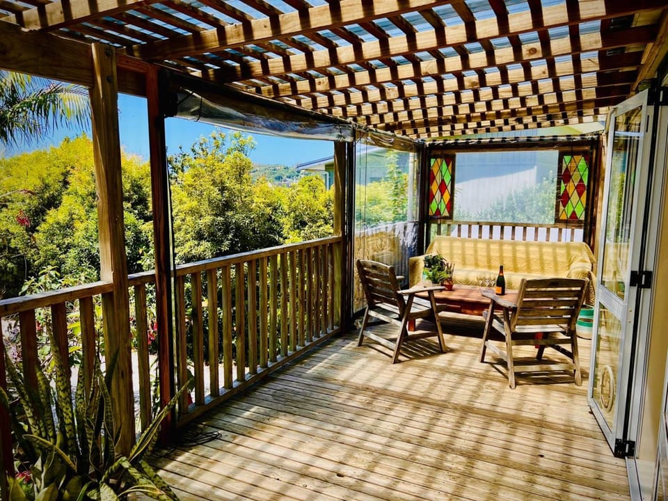 Hosts on the Coast Grange Cottage House in Auckland Region