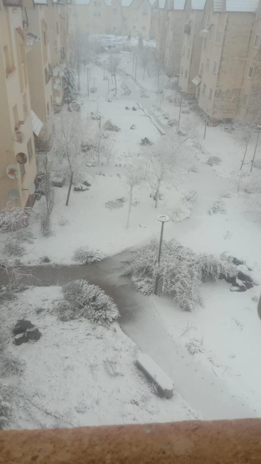 Casa De La Mama chauffée cosy et climatisée Ifrane au printemps dans un nid douillet Apartment in Fez-Meknès