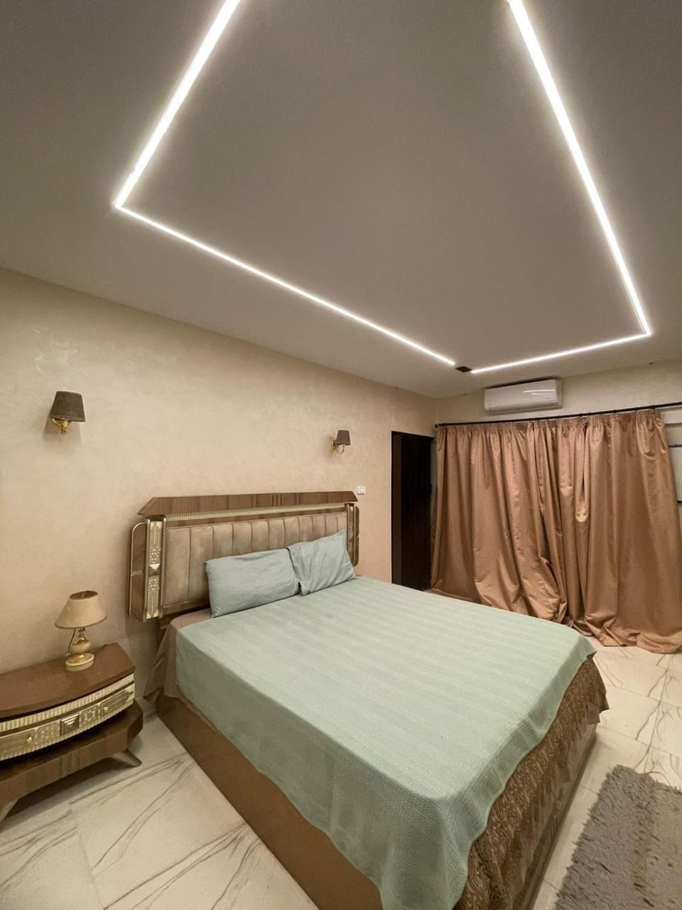 Photo of the whole room, Bedroom
