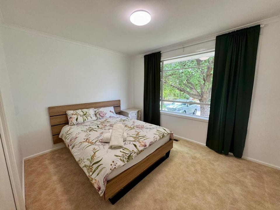 Elegant 4BR Home in Red Hill House in Canberra