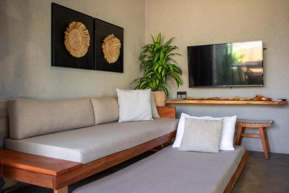 Communal lounge/ TV room, TV and multimedia, Living room, Seating area