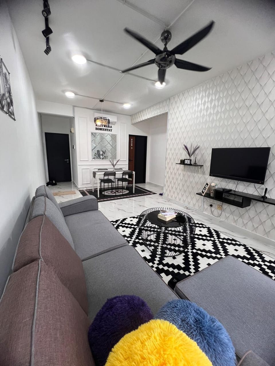 TV and multimedia, Living room, Seating area, Dining area, Evening entertainment, air conditioner, air conditioner