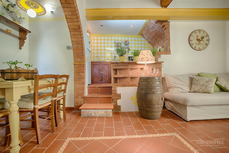 Bed, Kitchen or kitchenette, Living room, Photo of the whole room, Decorative detail, Dining area, On site