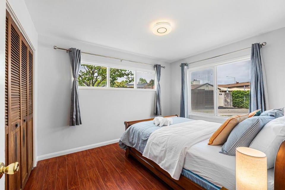 1580 - SFO Spacious & Beautiful 3BR house in Milbrae House in Millbrae