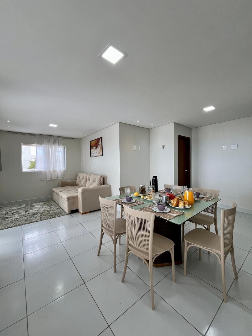 Living room, Food and drinks, Seating area, Dining area, Food