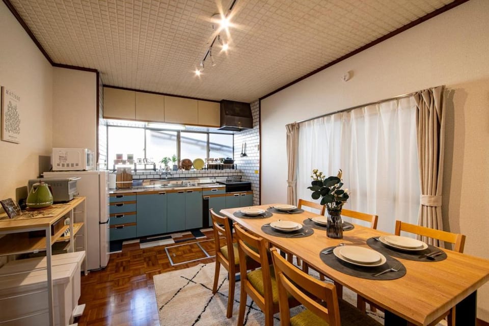 Kitchen or kitchenette, Dining area, Food