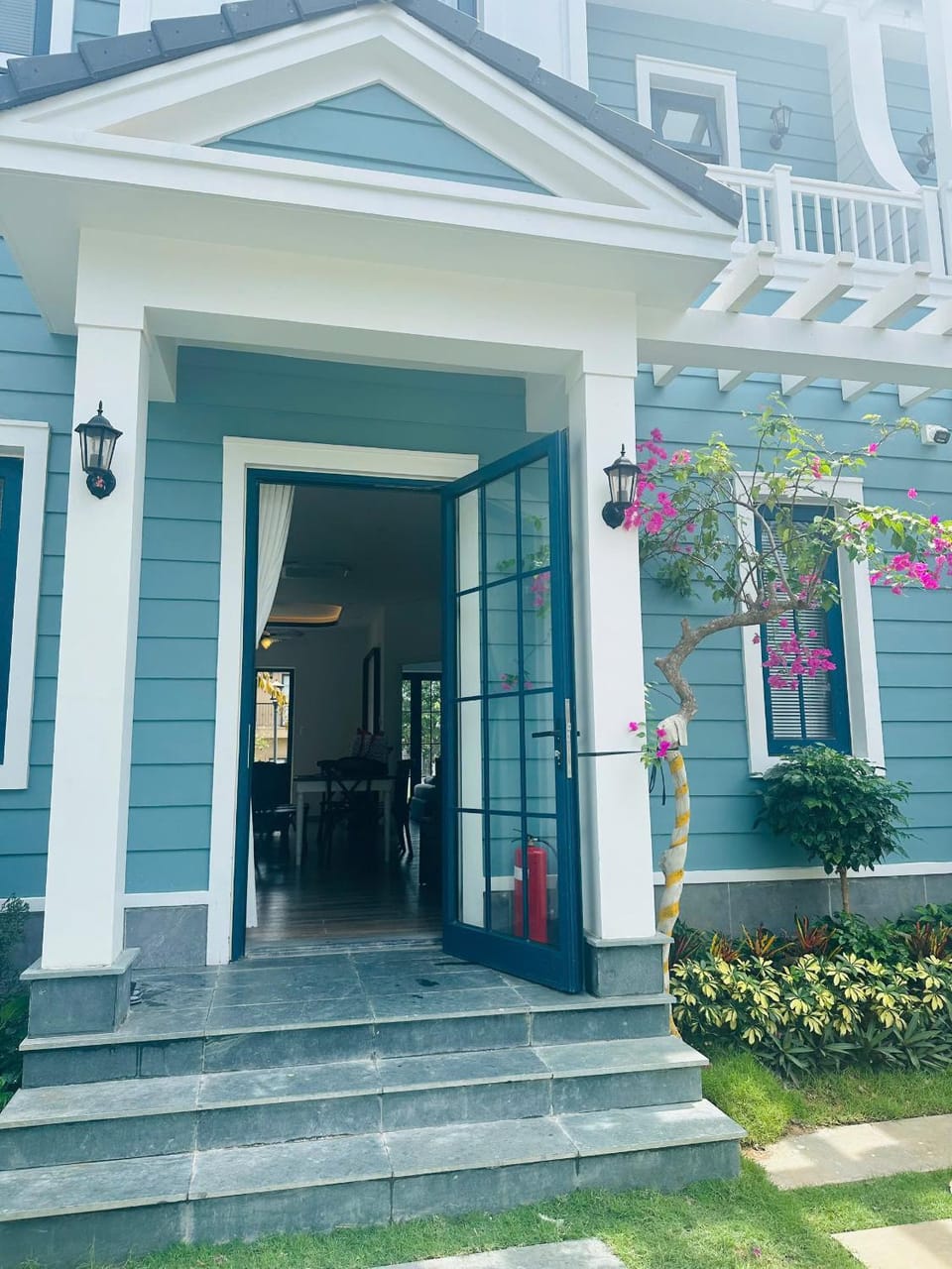 Facade/entrance, Garden, Garden view