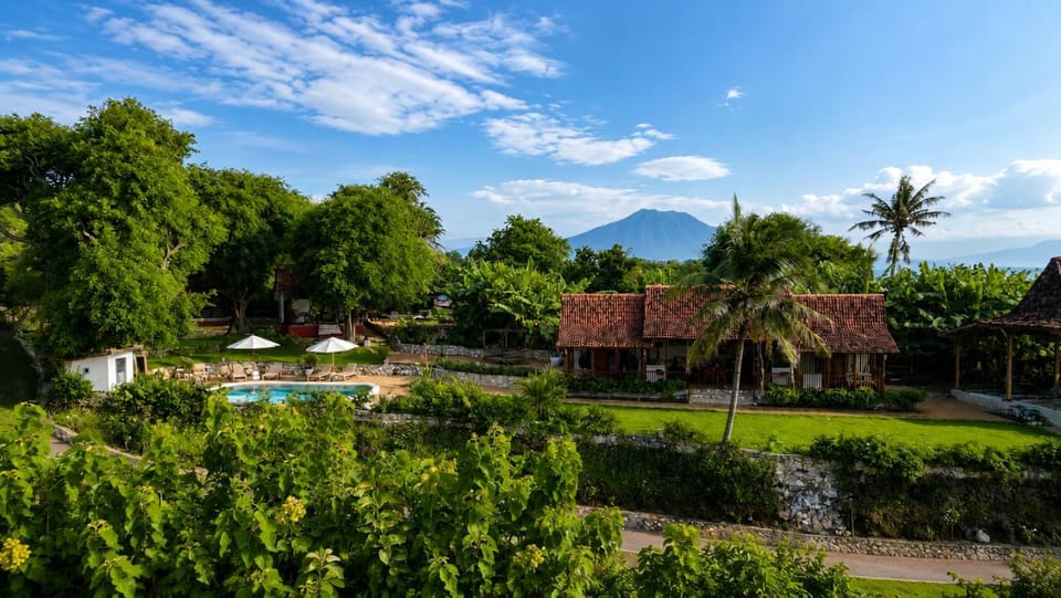 Property building, Nearby landmark, Spring, Day, Natural landscape, Garden, Garden view, Mountain view, Pool view, Swimming pool