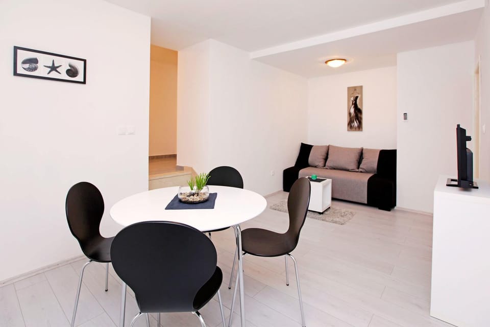 Communal lounge/ TV room, Living room, Dining area