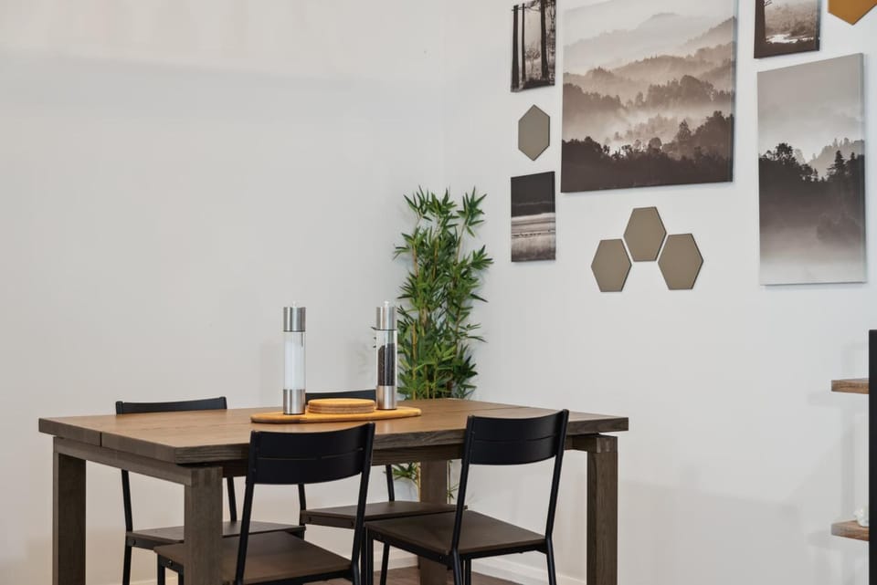 Stylish & Modern 1-Bedroom Apartment in the Heart of Northbridge Apartment in Perth