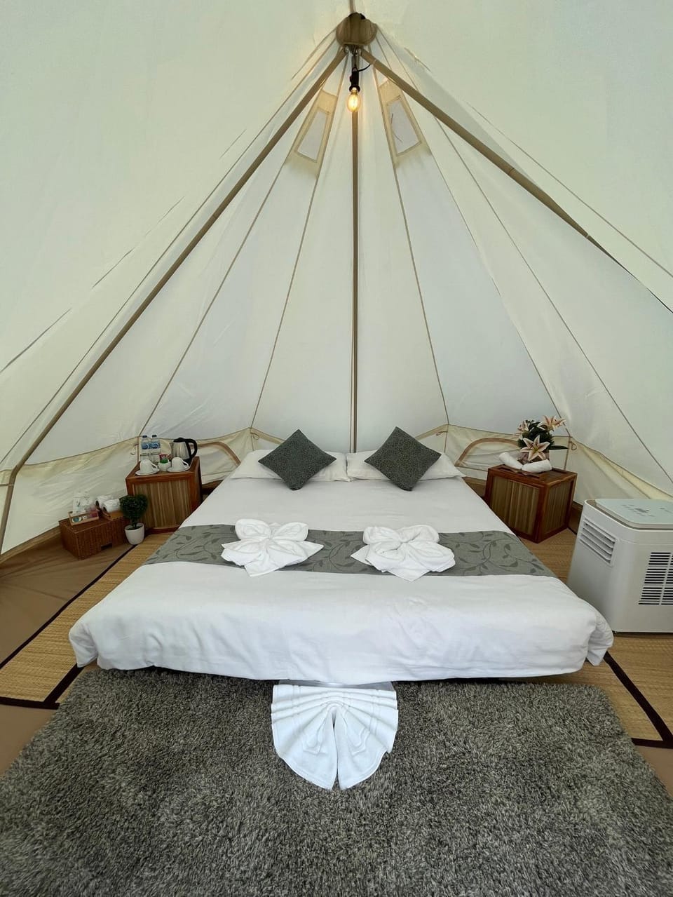 Bed, Photo of the whole room