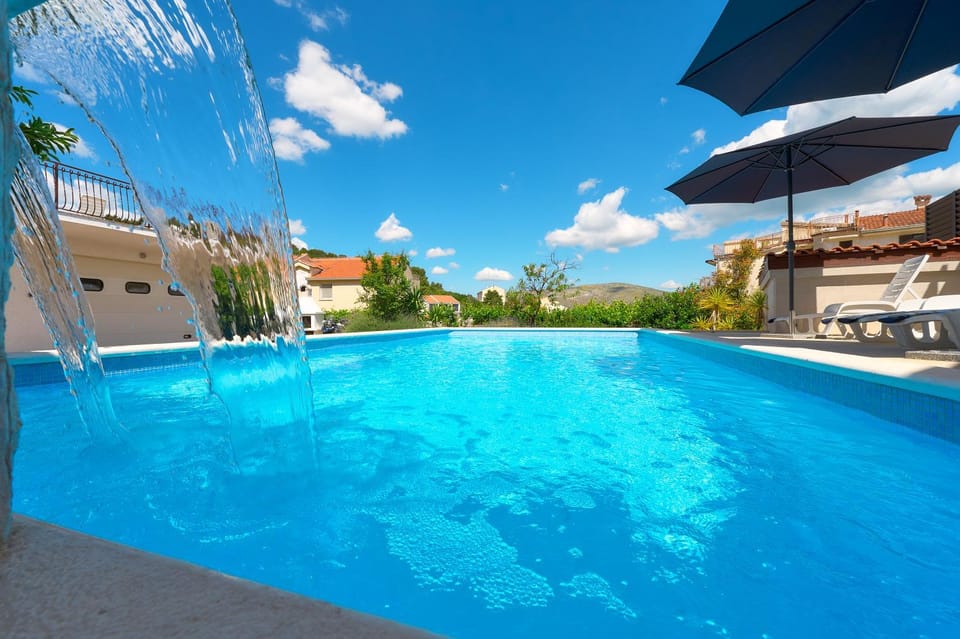 Day, Pool view, Swimming pool, sunbed