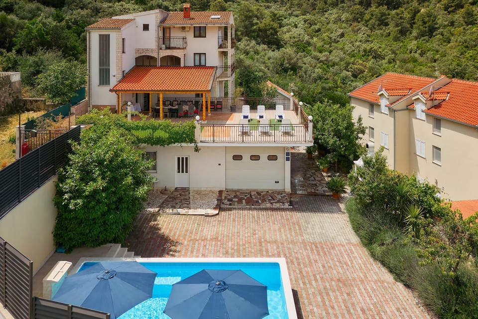 Property building, Day, Garden, Pool view, Swimming pool, sunbed