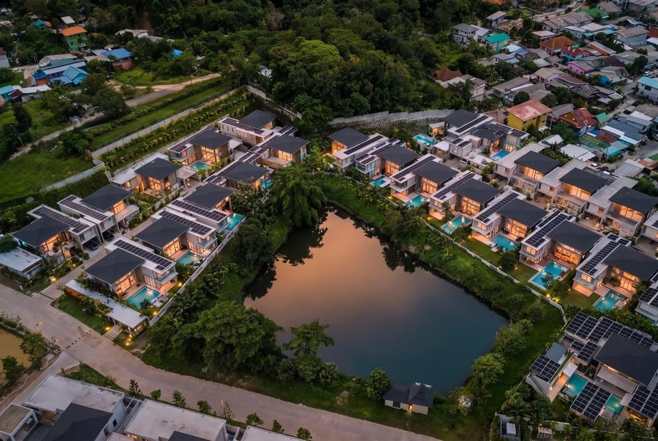 Natural landscape, Bird's eye view, Lake view, Location