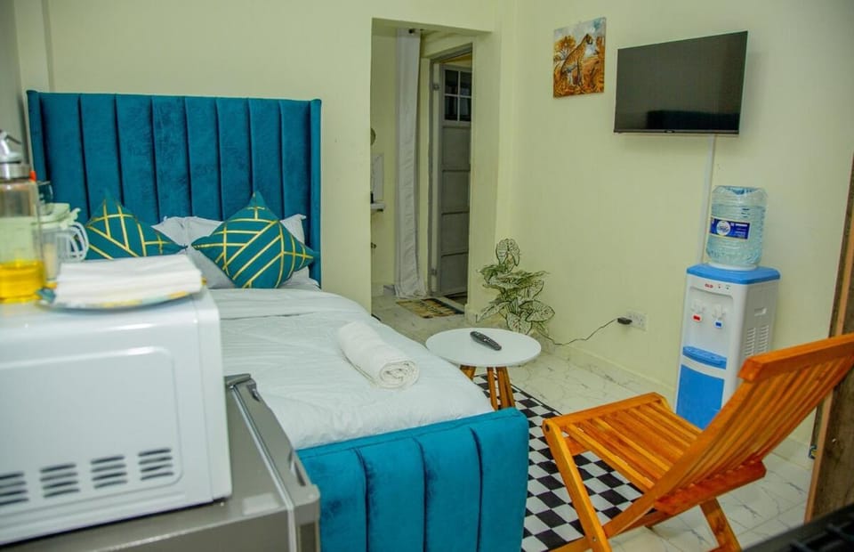 Turquoise Studio with free WIFI and parking Apartment in Kenya
