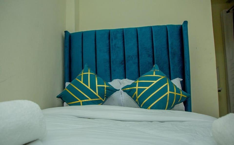 Turquoise Studio with free WIFI and parking Apartment in Kenya