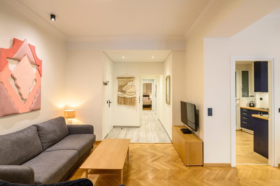 TV and multimedia, Living room, Seating area, Evening entertainment