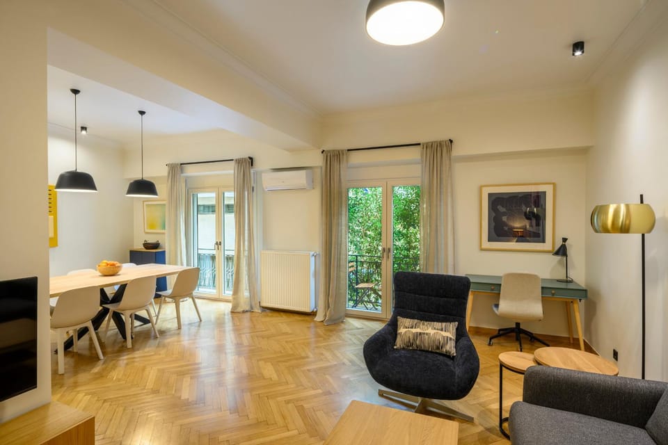 TV and multimedia, Balcony/Terrace, Living room, Seating area, Dining area, City view, air conditioner