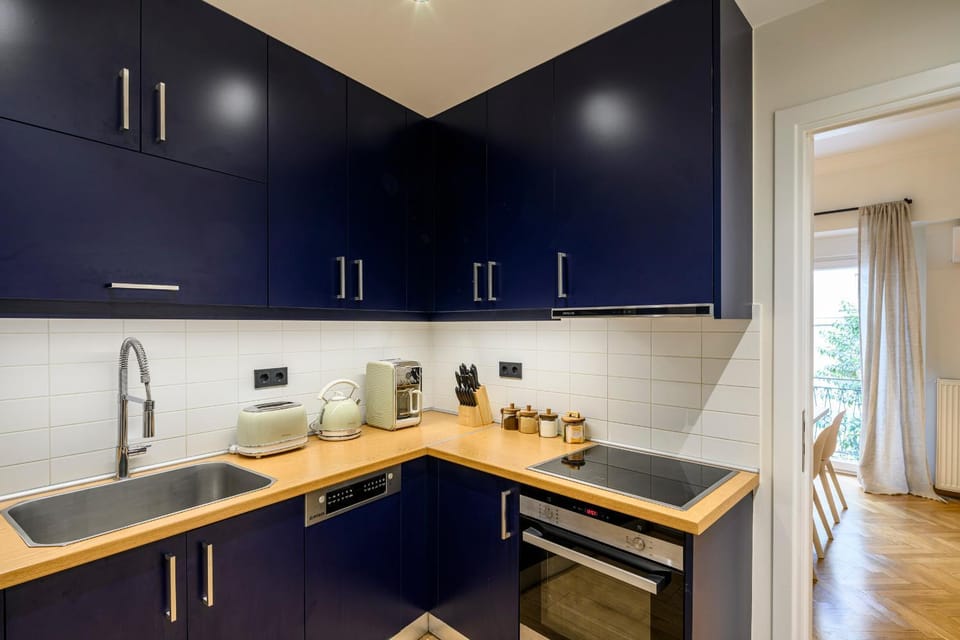 Coffee/tea facilities, oven, stove, toaster