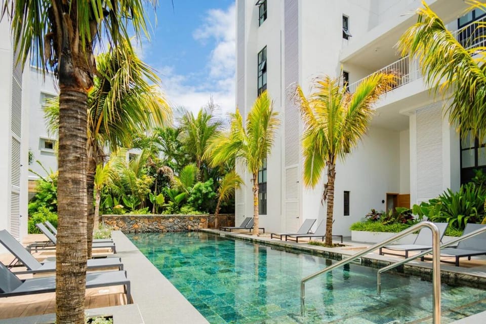 Property building, Patio, Spring, Day, Garden, Garden view, Pool view, Swimming pool, sunbed