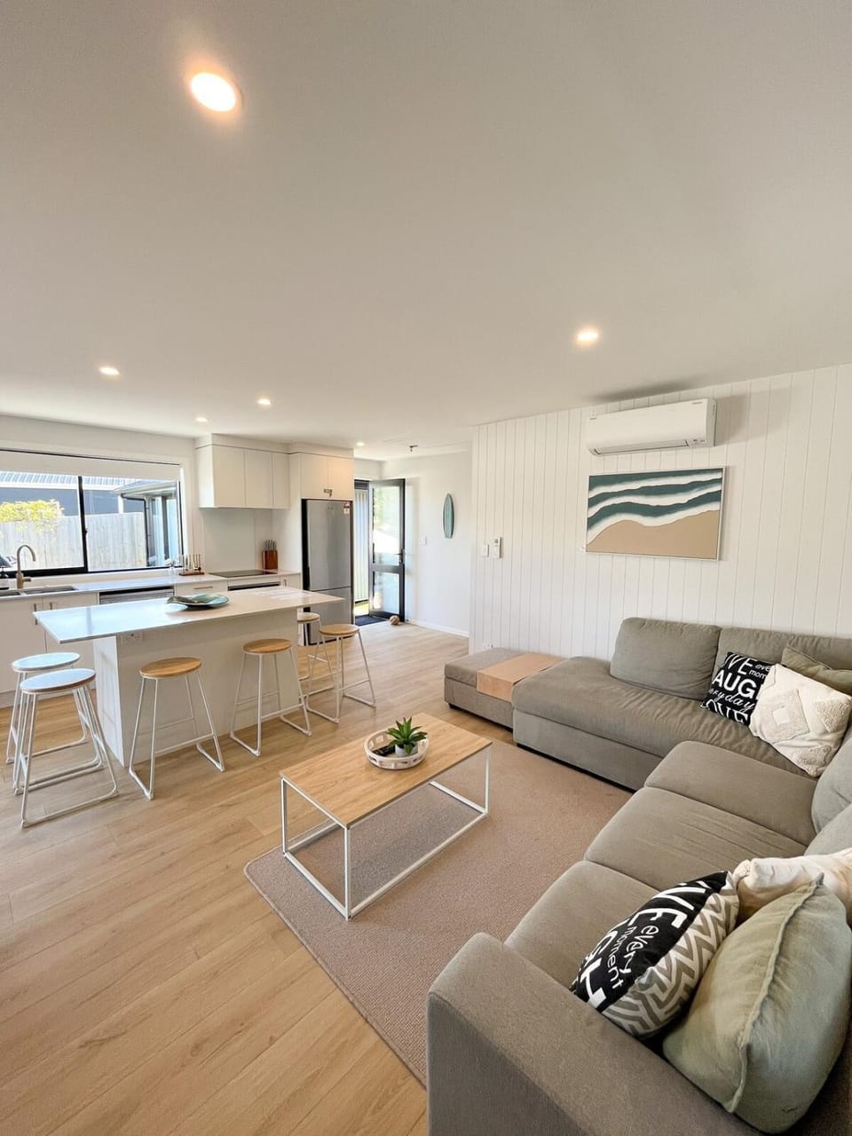 Kitchen or kitchenette, Living room, air conditioner