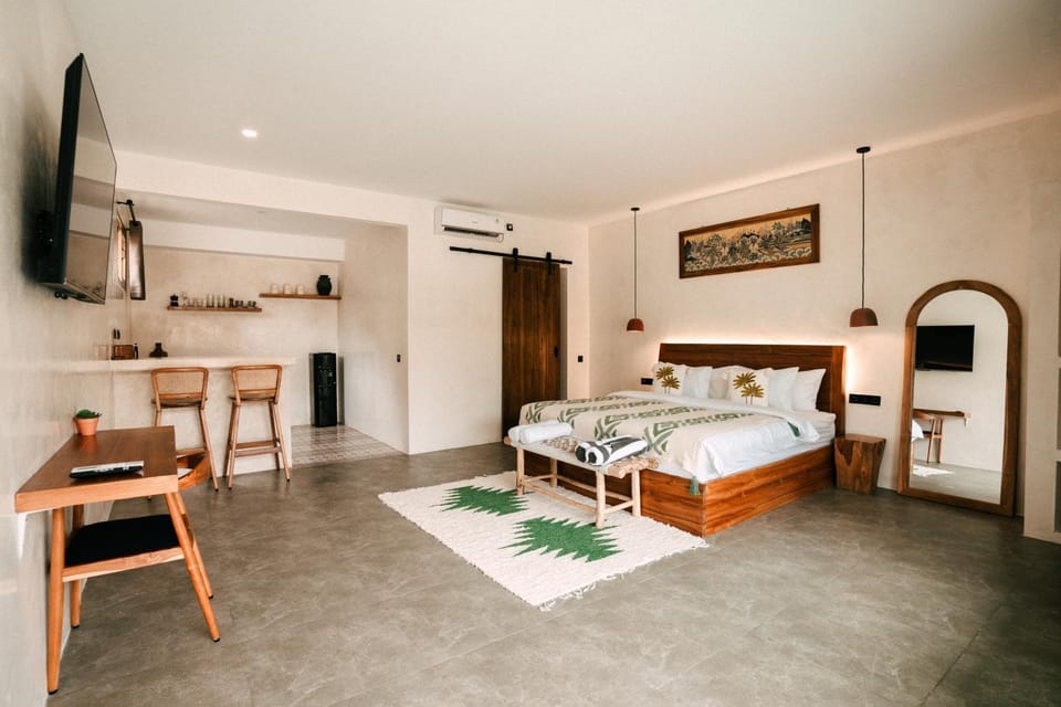 Bed, TV and multimedia, Photo of the whole room, Bedroom, wardrobe, air conditioner
