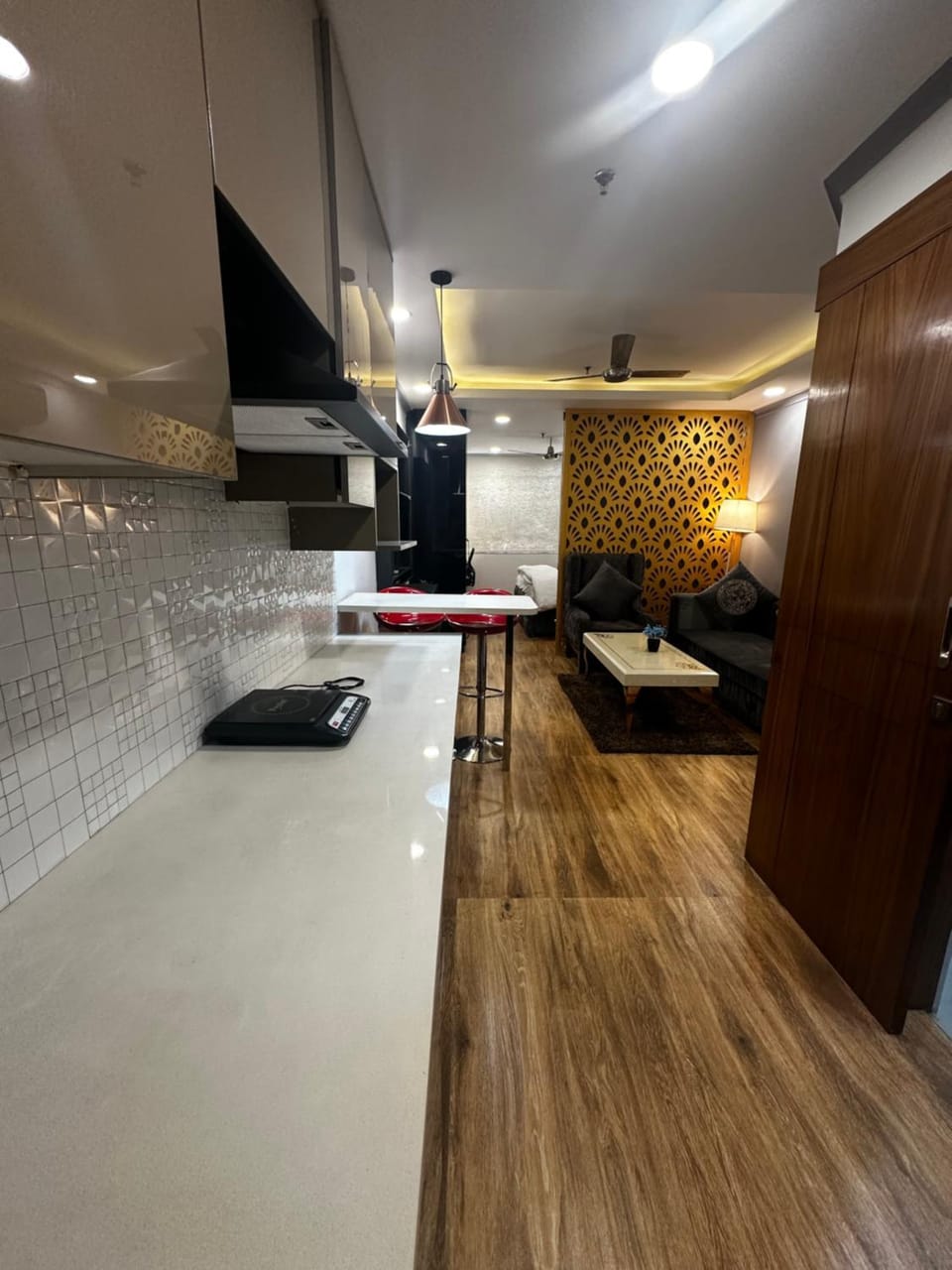 TV and multimedia, Kitchen or kitchenette, Living room, Seating area