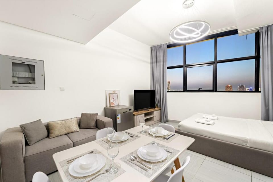Studio Dubai, Cozy Luxury Stay Near Downtown Dining Shopping & Leisure Apartment in Dubai