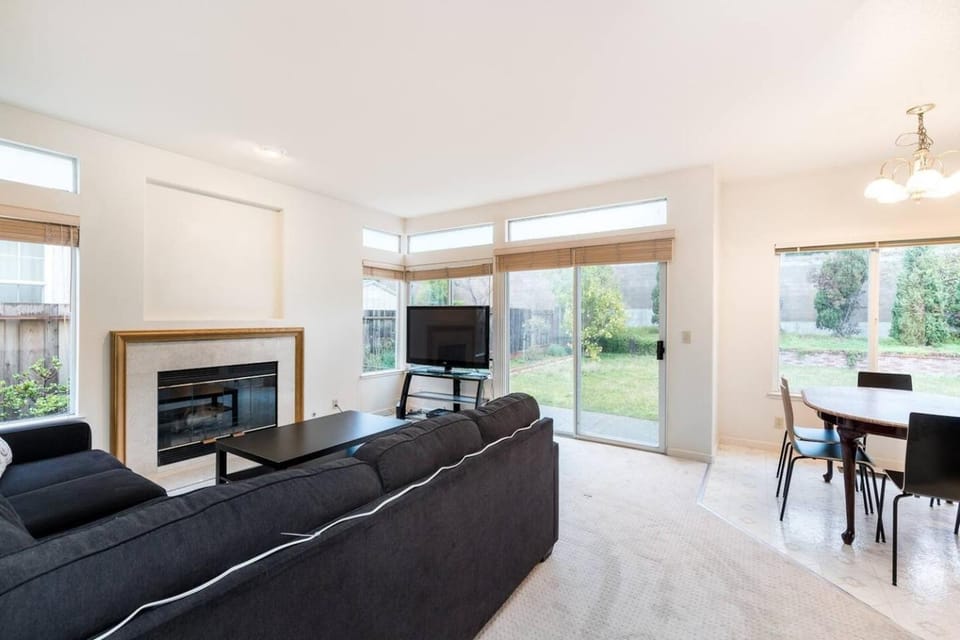 Affordable Dorm SSF Hostel in Daly City