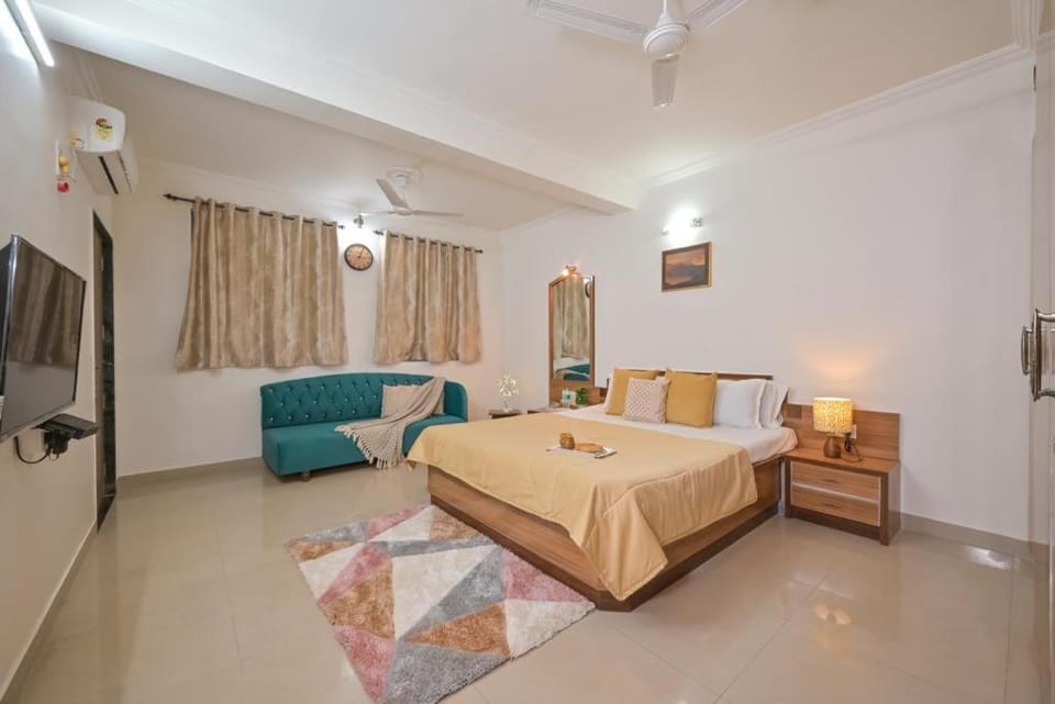 Bed, Bedroom, wardrobe, air conditioner