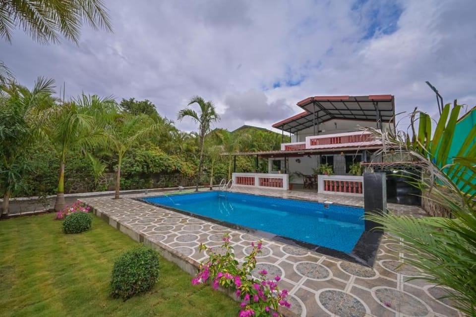 Property building, Swimming pool, Breakfast