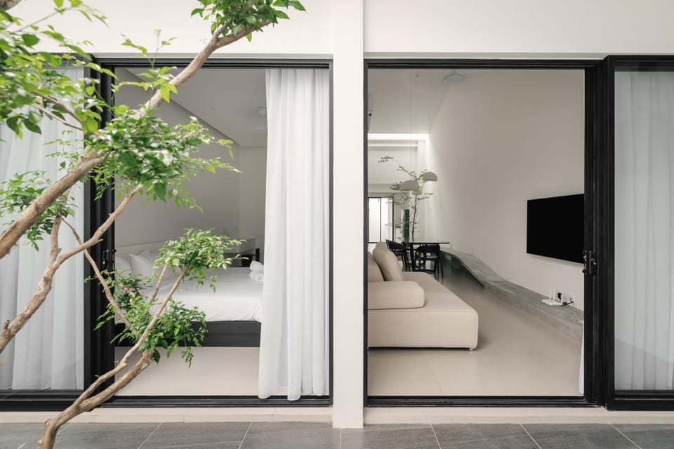 Romantic Rooftop Jacuzzi Villa with Sunset Views Villa in George Town