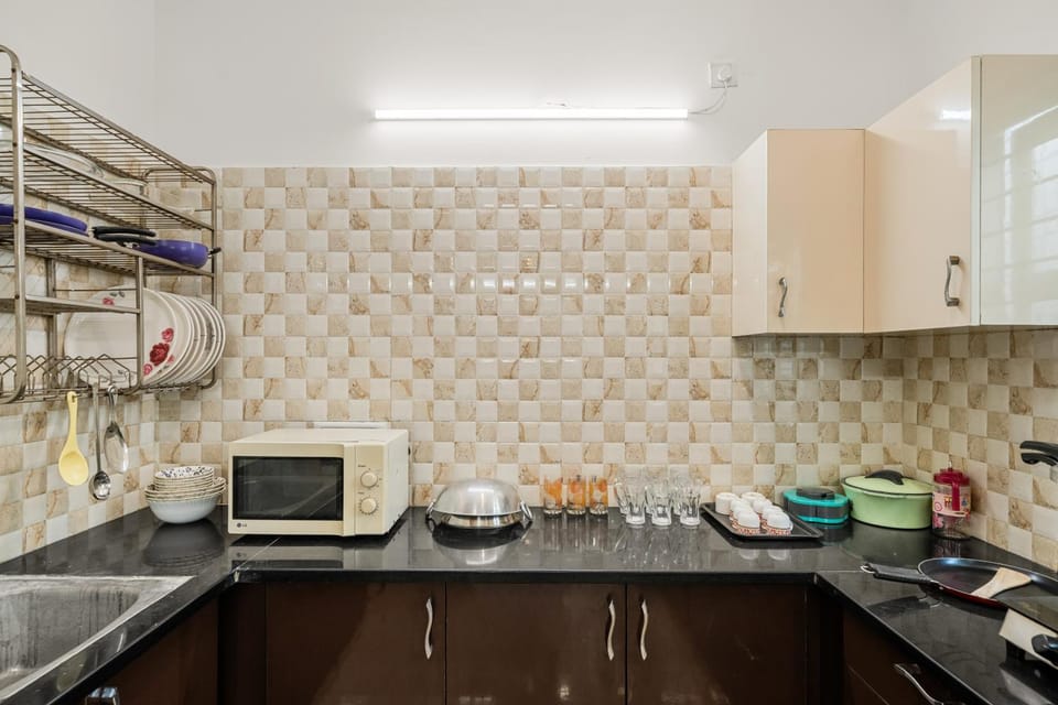 Kitchen or kitchenette, oven