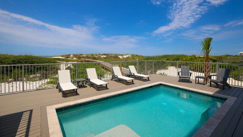 Patio, Day, Natural landscape, View (from property/room), Balcony/Terrace, Kitchen or kitchenette, Pool view, Swimming pool