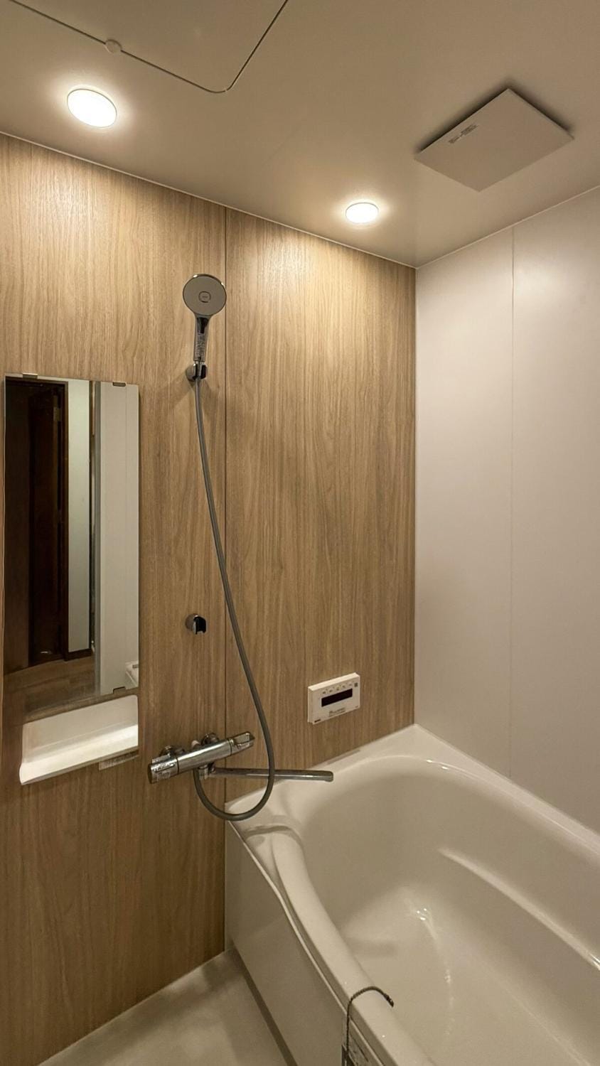 Shower, Hot Tub, Bathroom