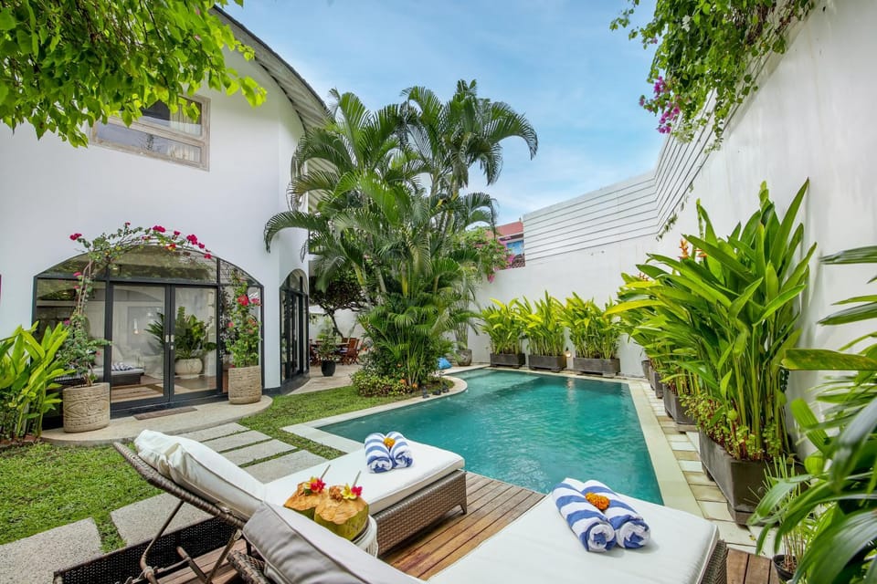 Property building, Swimming pool