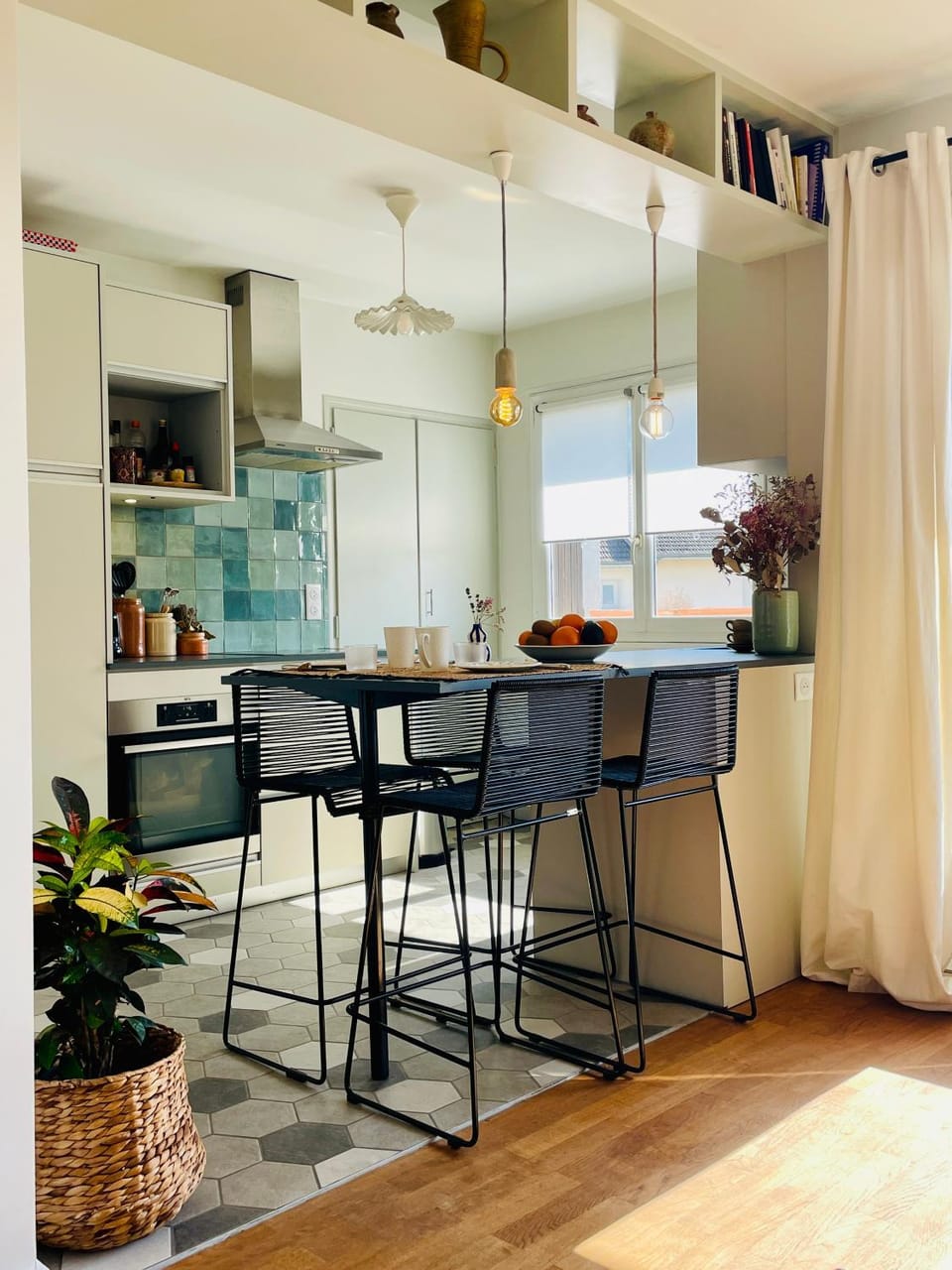 Dining area, kitchen