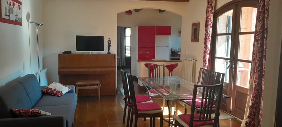 TV and multimedia, Living room, Dining area