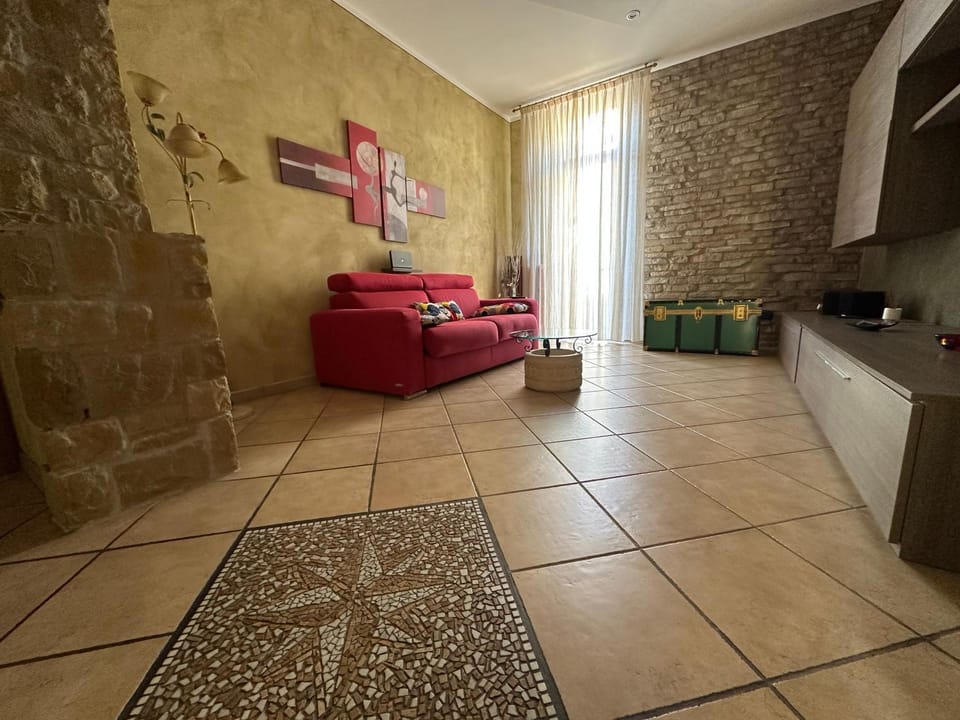 Communal lounge/ TV room, Living room, Seating area