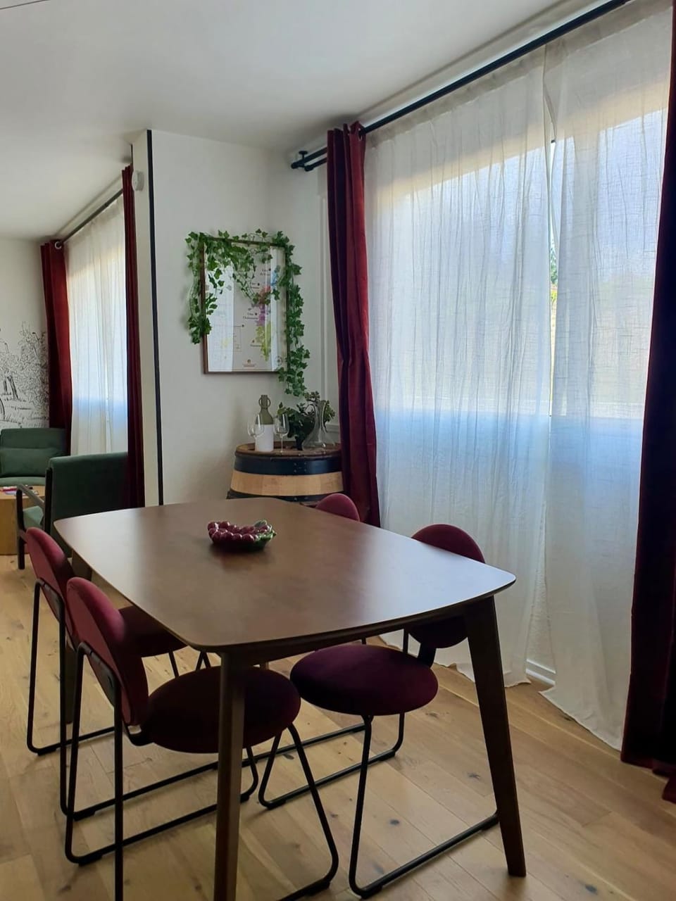 Living room, Seating area, Dining area