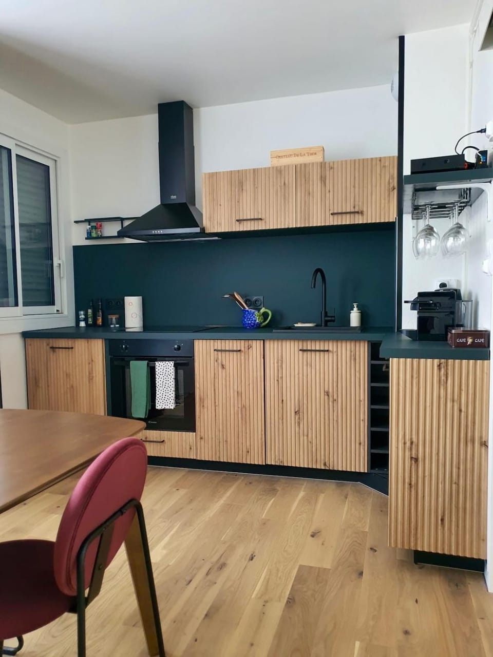 Kitchen or kitchenette, Dining area, oven