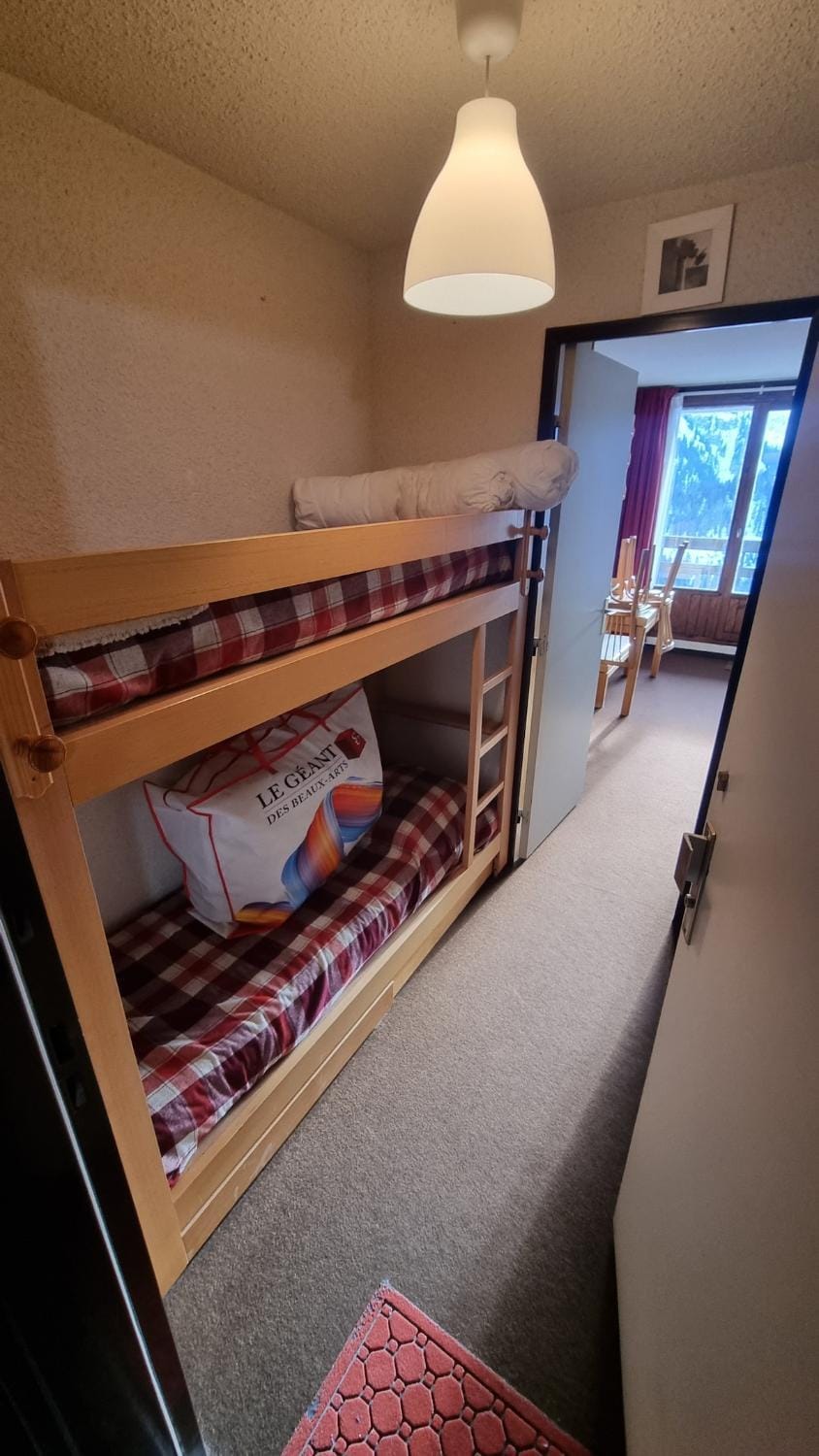 Bedroom, bunk bed
