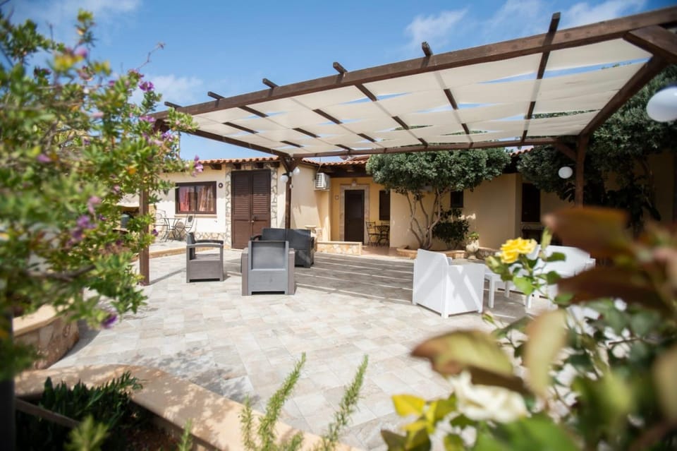Garden, Living room