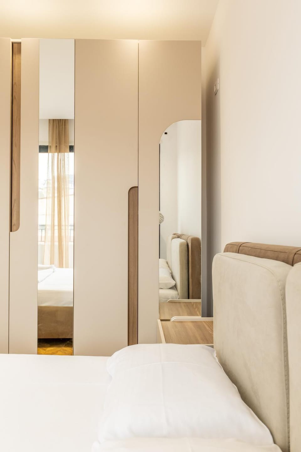 Bed, Seating area, Bedroom