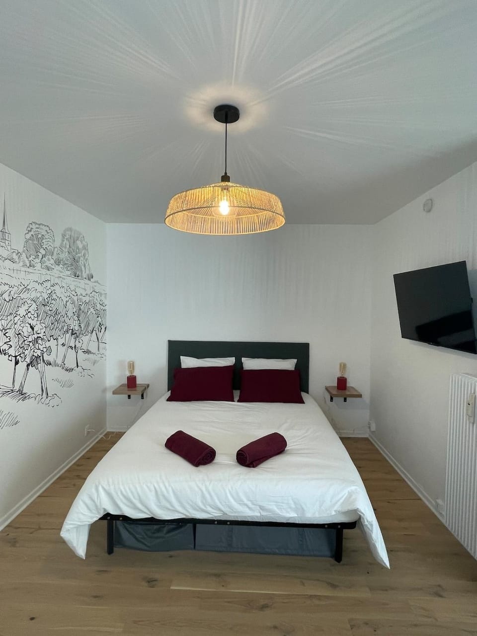 Bed, TV and multimedia, Photo of the whole room, Bedroom